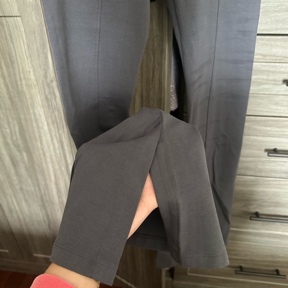 *****SOLD***** NWT PUMA Women's Classic Pintuck Flared Leggings-Grey - Picture 7 of 9